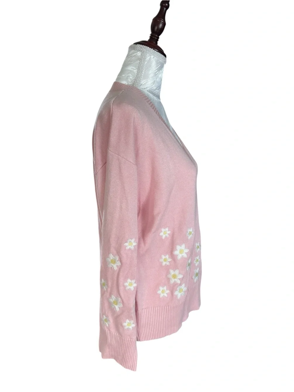 Metric Knits Light Pink V-Neck Sweater with Daisy Embroidery